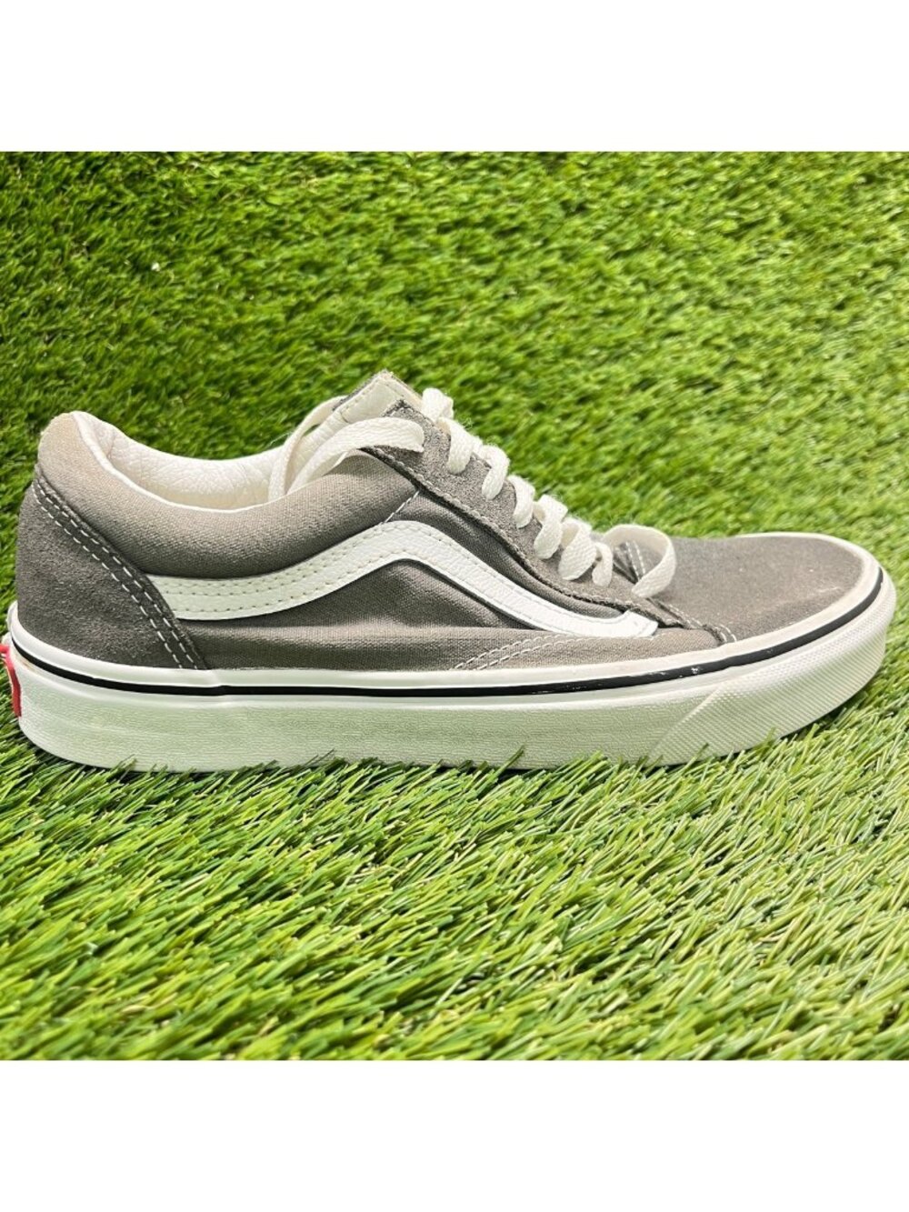 Vans Old Skool Low Womens Size 8 Gray White Athletic Suede Skate Shoes Sneakers